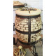 Tandyr / tandoor pec ze šamotové hlíny. Univerzální pec / gril pro přípravu kebabu, masa, zeleniny, a další. Model "Kostka cihla". Vhodný pro skupiny: až 8 osob. Hmotnost: 113 kg.Objem: 89 dm³ (89 litrů).