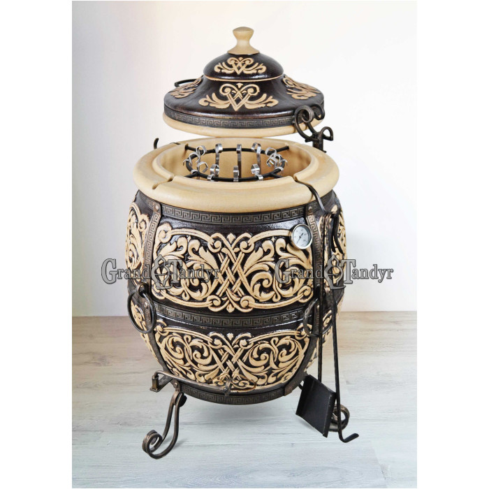 Tandyr / tandoor pec ze šamotové hlíny. Univerzální pec / gril pro přípravu kebabu, masa, zeleniny, a další. Model"Atlant poloprůmyslovy". Vhodný pro skupiny: až 25-30 osob. Hmotnost: 180 kg.Objem: 200 dm³ (200 litrů).