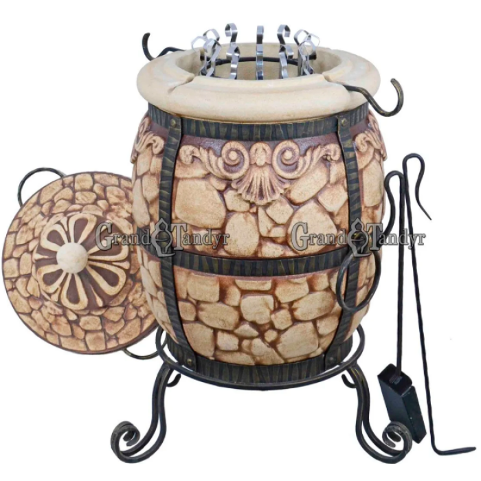 Tandyr / tandoor pec ze šamotové hlíny. Univerzální pec / gril pro přípravu kebabu, masa, zeleniny, a další. Model "Kámen". Vhodný pro skupiny: až 8 osob. Hmotnost: 113 kg.Objem: 89 dm³ (89 litrů).