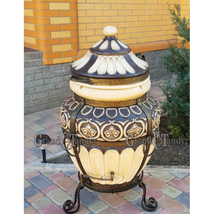 Tandyr / tandoor pec ze šamotové hlíny. Univerzální pec / gril pro přípravu kebabu, masa, zeleniny, a další. Model "Řecký". Vhodný pro skupiny: až 18 osob. Hmotnost: 145 kg.Objem: 115 dm³ (115 litrů).
