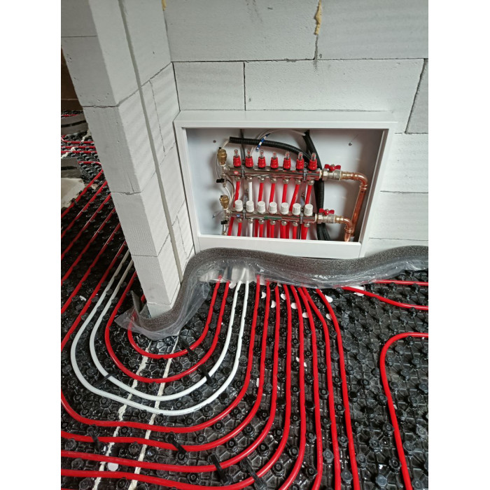 Podlahové vytápění na klíč (projekt + materiál + montáž + regulace)