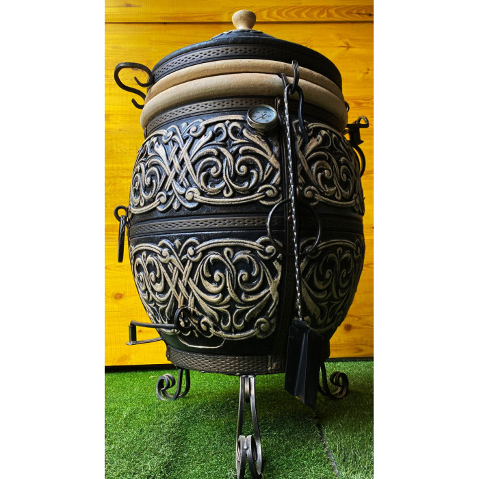 Tandyr / tandoor pec ze šamotové hlíny. Univerzální pec / gril pro přípravu kebabu, masa, zeleniny, a další. Model"Atlant poloprůmyslovy". Vhodný pro skupiny: až 25-30 osob. Hmotnost: 180 kg.Objem: 200 dm³ (200 litrů).