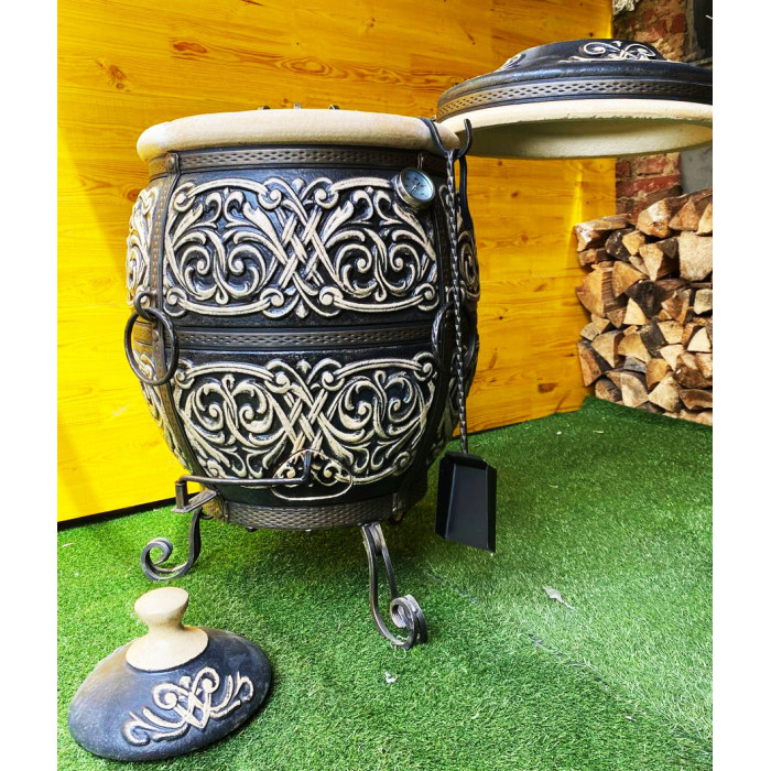 Tandyr / tandoor pec ze šamotové hlíny. Univerzální pec / gril pro přípravu kebabu, masa, zeleniny, a další. Model"Atlant poloprůmyslovy". Vhodný pro skupiny: až 25-30 osob. Hmotnost: 180 kg.Objem: 200 dm³ (200 litrů).