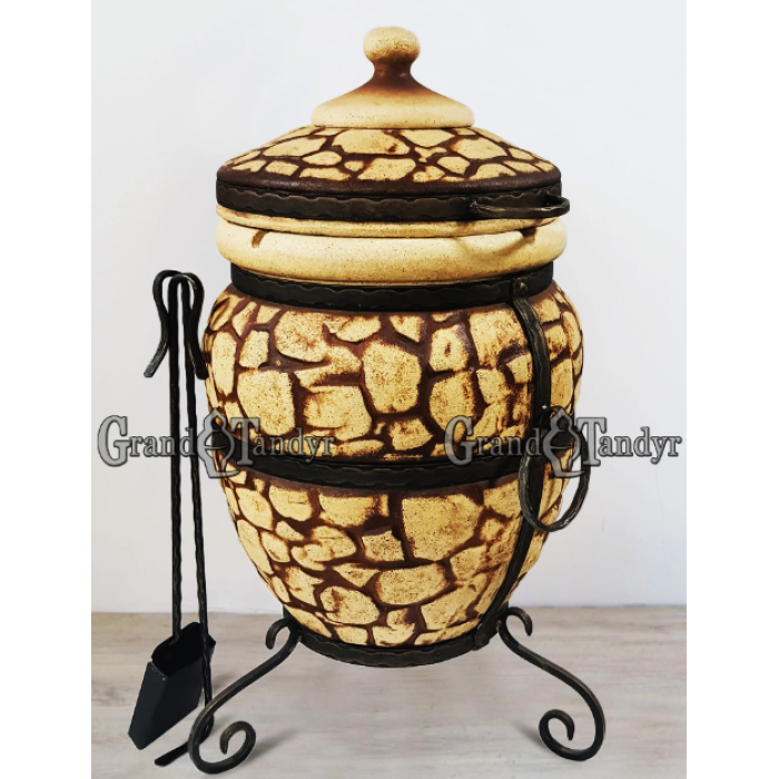 Tandyr / tandoor pec ze šamotové hlíny. Univerzální pec / gril pro přípravu kebabu, masa, zeleniny, a další. Model "Baturin". Vhodný pro skupiny: až 8 osob. Hmotnost: 93 kg.