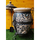 Tandyr / tandoor pec ze šamotové hlíny. Univerzální pec / gril pro přípravu kebabu, masa, zeleniny, a další. Model "Praha-klasický". Vhodný pro skupiny: až 8 osob. Hmotnost: 120 kg.Objem: 85 dm³ (85 litrů).