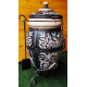 Tandyr / tandoor pec ze šamotové hlíny. Univerzální pec / gril pro přípravu kebabu, masa, zeleniny, a další. Model "Praha-klasický". Vhodný pro skupiny: až 8 osob. Hmotnost: 120 kg.Objem: 85 dm³ (85 litrů).