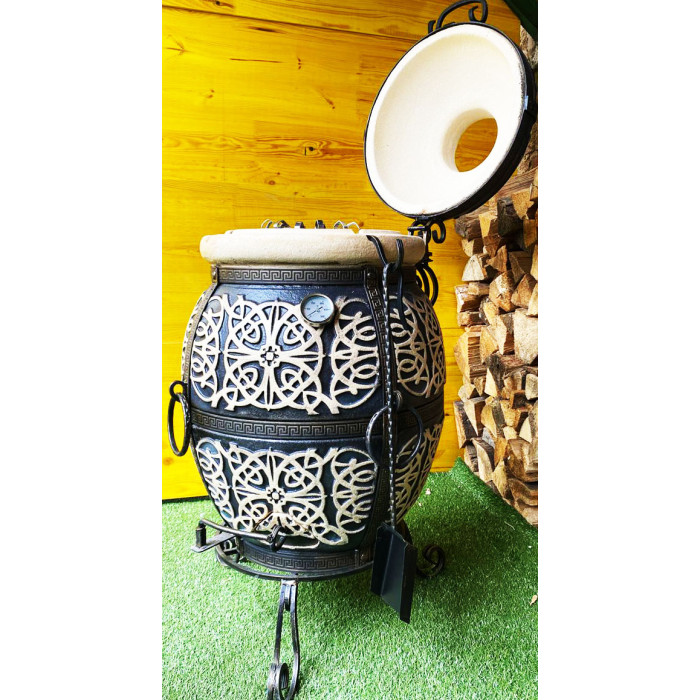 Tandyr / tandoor pec ze šamotové hlíny. Univerzální pec / gril pro přípravu kebabu, masa, zeleniny, a další. Model"Šafrán". Vhodný pro skupiny  skupiny: až 17 osob. Hmotnost: 150 kg.Objem: 130 dm³ (130 litrů).