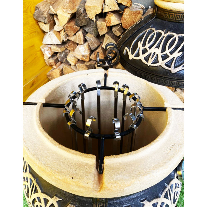 Tandyr / tandoor pec ze šamotové hlíny. Univerzální pec / gril pro přípravu kebabu, masa, zeleniny, a další. Model"Šafrán". Vhodný pro skupiny  skupiny: až 17 osob. Hmotnost: 150 kg.Objem: 130 dm³ (130 litrů).